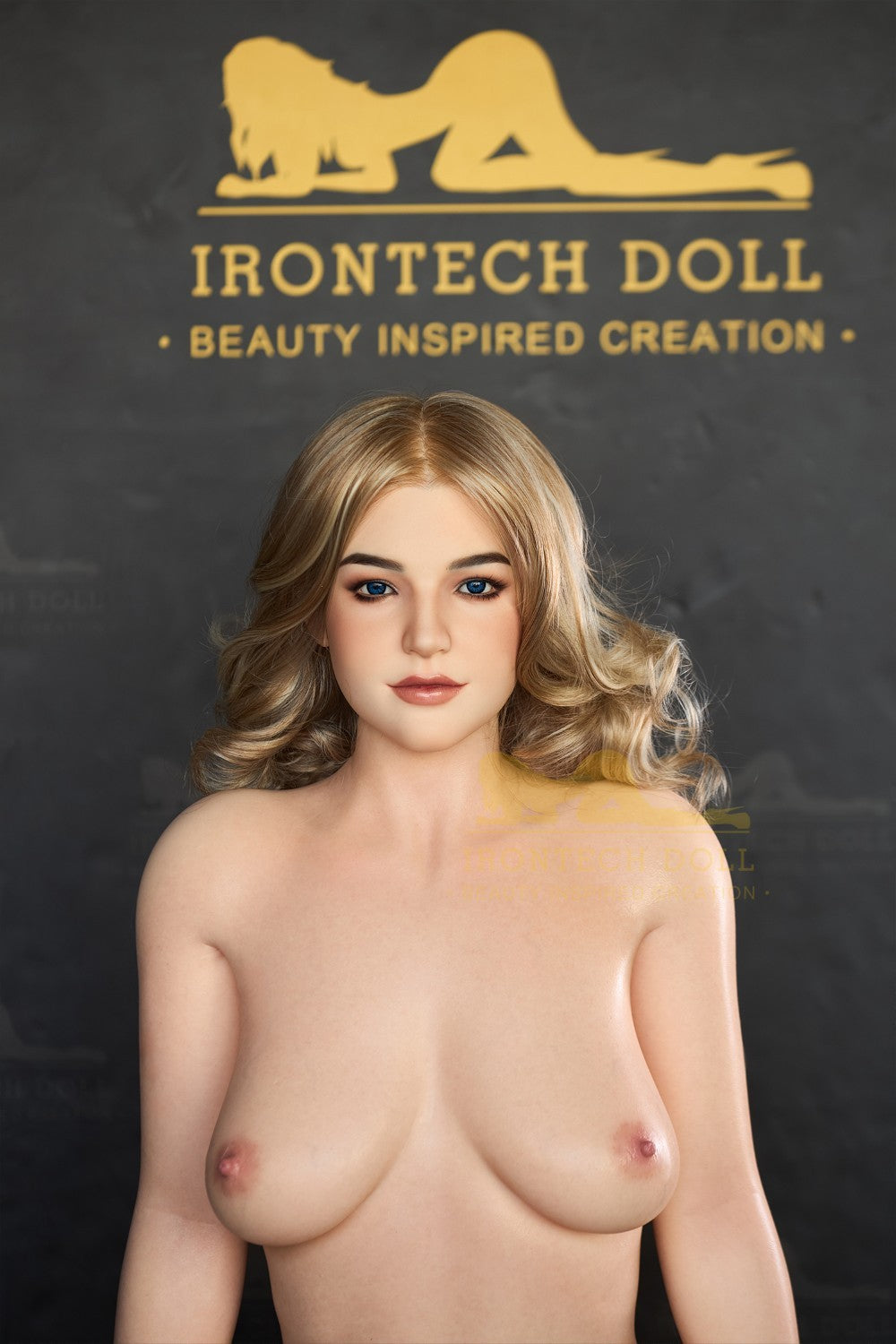Eila Adams, star du porno poupée sexuelle (Irontech Doll 160 cm C-cup Silicone)