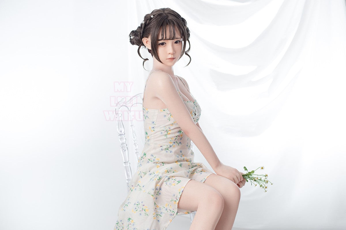 Nanami sexdocka 150 cm från My Loli Waifu, silikon med B-kupa, närbild på ansiktet med detaljerade ögon och mjuka ansiktsdrag.